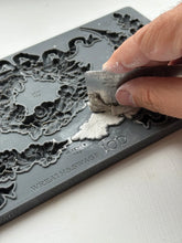 Cargar imagen en el visor de la galería, Molde Silicon IOD - Wreath &amp; Swags 6x10 IOD Mould™
