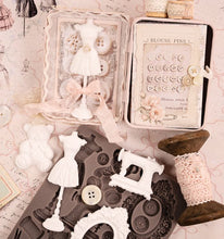 Cargar imagen en el visor de la galería, Decor Moulds® – Buttons &amp; Keepsakes Collection Decor Moulds®
